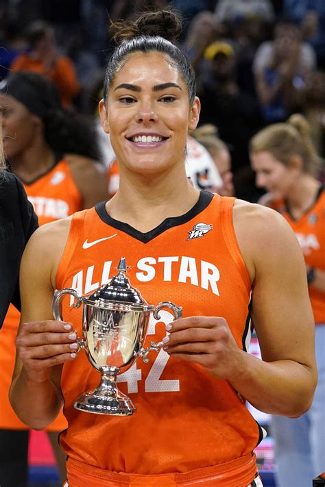 Kelsey plum trophy - Jul 15, 2022 · On July 10, WNBA player Kelsey Plum won the All-Star MVP award after scoring a record-tying 30 points in the annual exhibition game. The WNBA presented her with a small, silver trophy cup. 